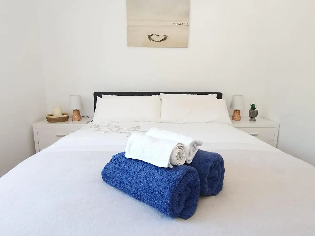 Seaside Villa: 5-Bedroom Retreat with Pool and Ocean Views Manilva Spain