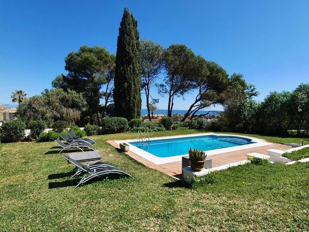 Seaside Villa: 5-Bedroom Retreat with Pool and Ocean Views Manilva 0*,