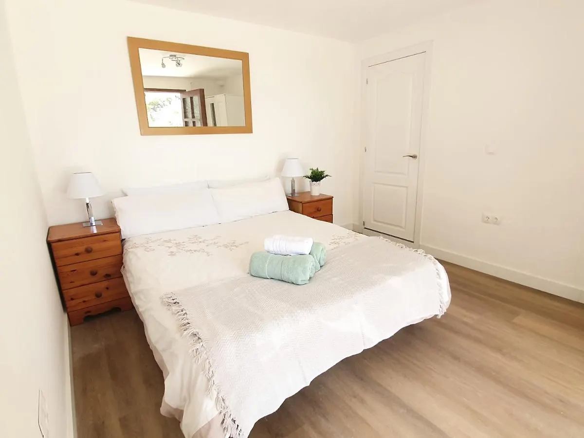 Villa Seaside Villa: 5-Bedroom Retreat with Pool and Ocean Views Manilva Spain