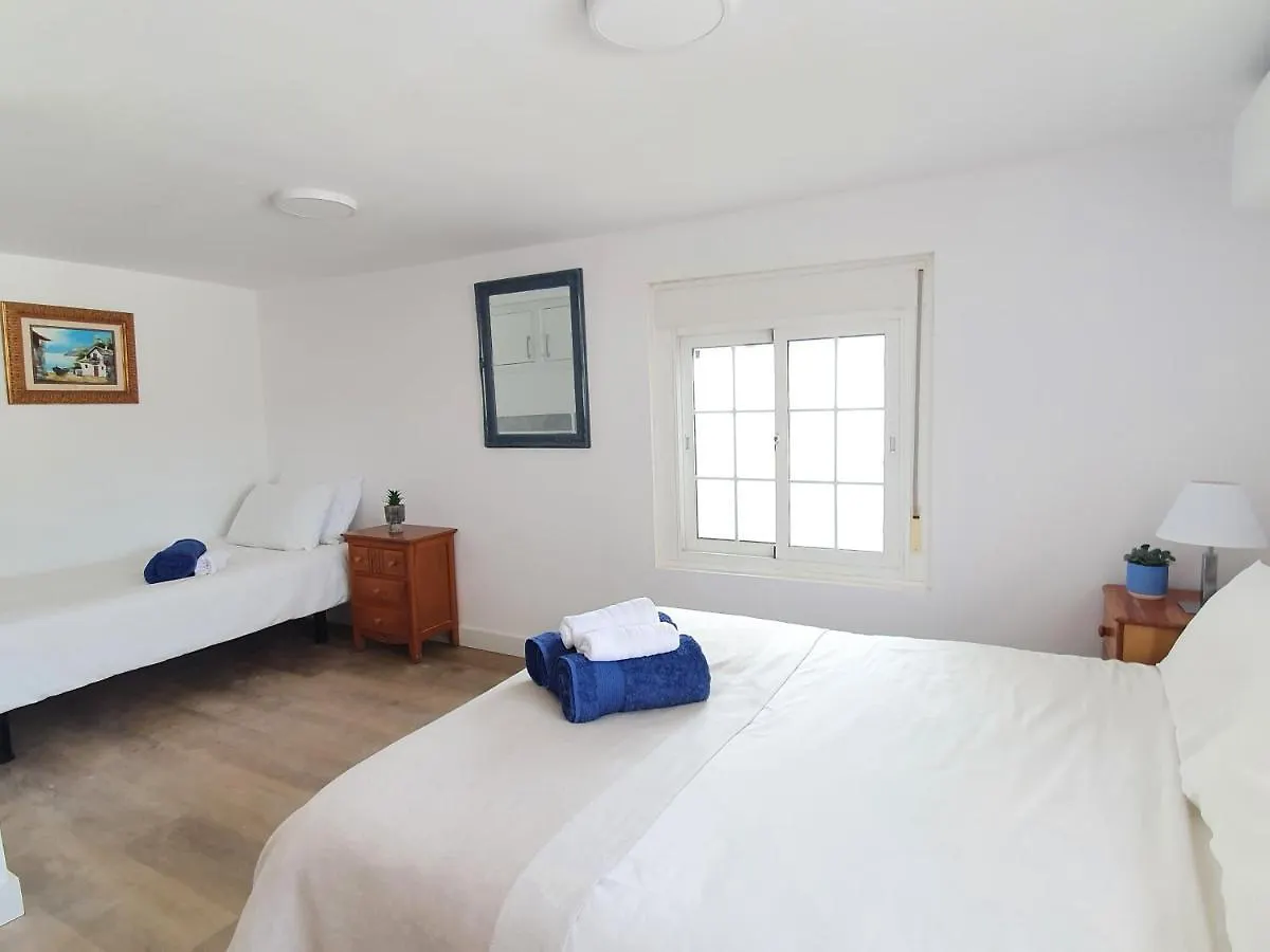 Seaside Villa: 5-Bedroom Retreat with Pool and Ocean Views Manilva Villa