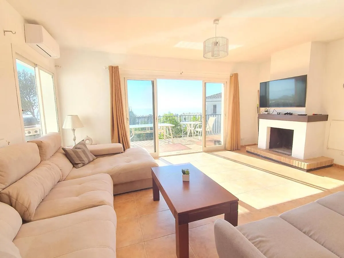Seaside Villa: 5-Bedroom Retreat with Pool and Ocean Views Manilva Spain